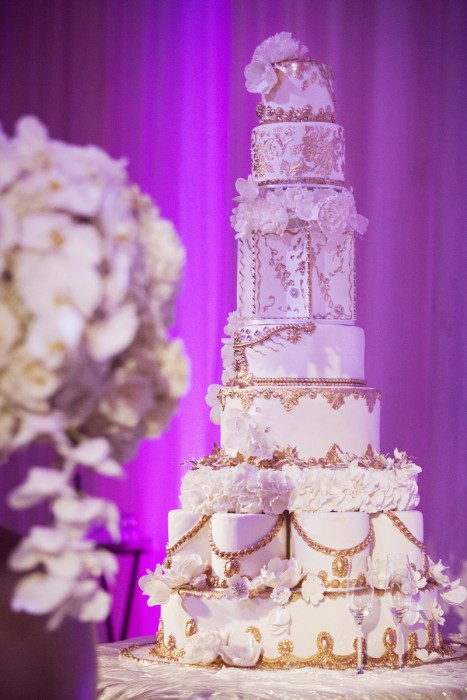 Un mariage splendide, avec un plan de table qui revient souvent, en rose, fuschia et violet 12